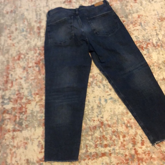 Raw hem distressed size 10 Express jeans - Picture 3 of 3